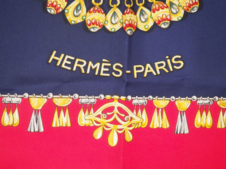 HERMES, Paris Carré de soie, modèle "Parures des sables". Design par L