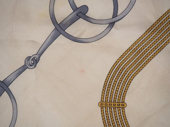 CELINE, Paris Carré de soie, à décor de mors et d'étriers  Signé.  (fi