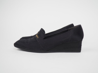Vente aux enchères YVES SAINT LAURENT Paire de chaussures noires à talon compensé.  Marqu