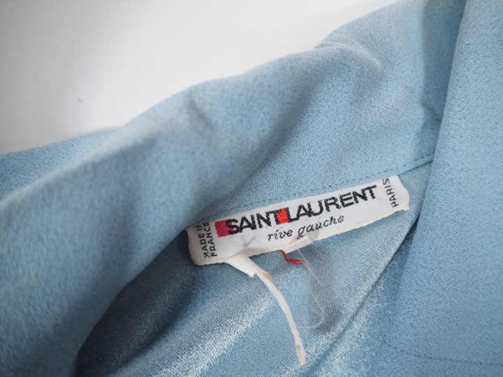 SAINT LAURENT, Rive Gauche Robe mi-mollet probablement en soie bleu ci