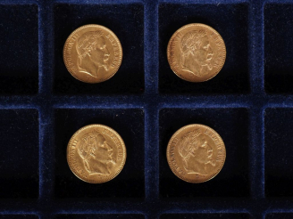 Vente aux enchères Ensemble comprenant :  - une pièce de 20 Francs or, 1862-A. - trois pi