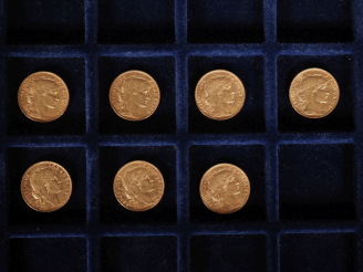 Vente aux enchères Sept pièces de 20 Francs or, 1900, 1902 (x3), 1904 et 1905 (x2).  FRAI