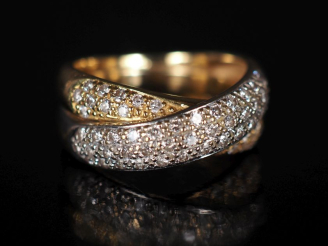 Vente aux enchères Bague deux tons d'or 750 formée de deux anneaux accolés et entrelacés 