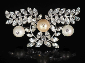 Vente aux enchères Christian DIOR, Germany Broche feuillagée en métal argenté, sertie de 