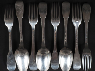 Vente aux enchères Cinq grandes fourchettes et trois grandes cuillères XVIIIème en argent