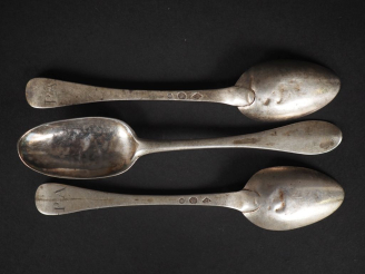 Vente aux enchères Paire de petites cuillères fin XVIIIème - début XIXème en argent 950, 