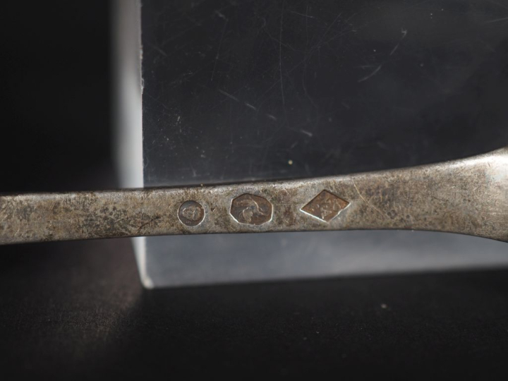 Paire de petites cuillères fin XVIIIème - début XIXème en argent 950, 