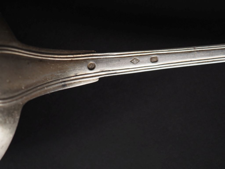 Louche Restauration en argent 950, poinçon Vieillard, modèle à filet. 