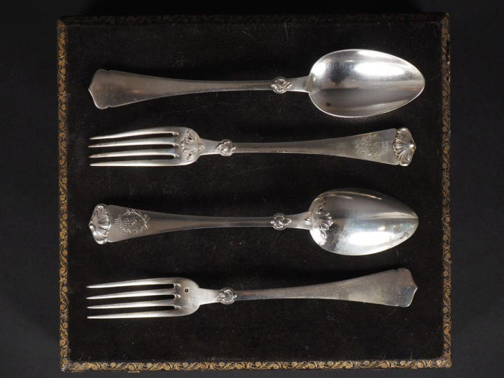 Douze grands couverts en argent 925, poinçon Minerve, à décor de feuil