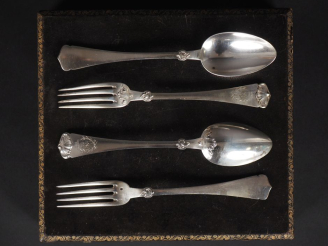 Vente aux enchères Douze grands couverts en argent 925, poinçon Minerve, à décor de feuil