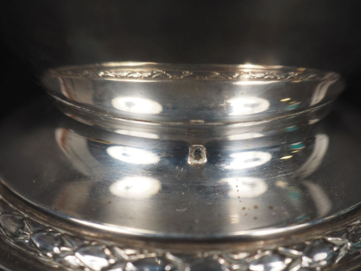 Verseuse sur piédouche en argent 925, poinçon Minerve, à décor de fris