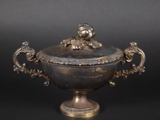 Vente aux enchères Sucrier Napoléon III en argent  et argent doré 925. Prise du couvercle