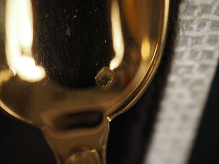 Douze cuillères à café en argent doré 925, poinçon Minerve. Poids. 282