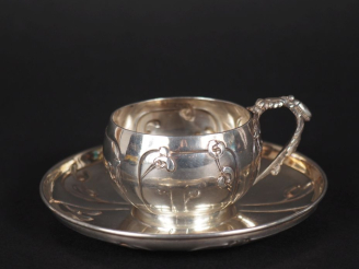 Vente aux enchères Tasse et sa sous-tasse de style Art Nouveau en argent 925, poinçon Min