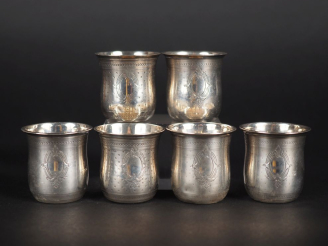 Vente aux enchères Six verres à liqueur Napoléon III en argent 925, poinçon Minerve, déco
