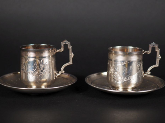 Vente aux enchères Paire de tasses et sous-tasses de style Louis XVI en argent 925, poinç