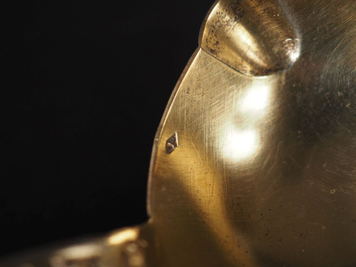 Louche à crème en argent et argent doré 800, modèle feuillagé. Long. 2