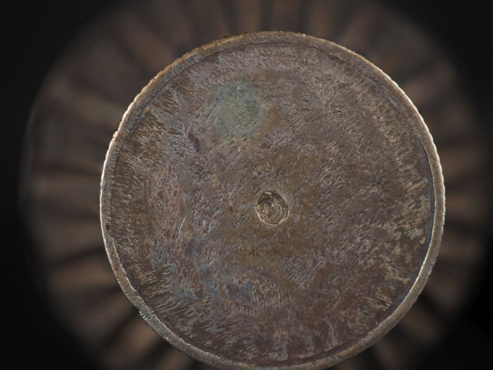 Ensemble comprenant :  - un petit vase en argent 800, poinçon cygne, à