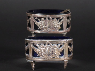 Vente aux enchères Paire de salerons en argent, 925, de style Louis XVI, poinçon Minerve,