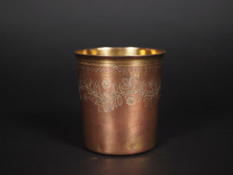Vente aux enchères Timbale en argent doré 925, poinçon Minerve, à décor gravé de feuillag