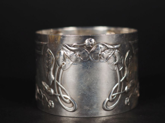 Vente aux enchères Rond de serviette de style Art Nouveau en argent 925, poinçon Minerve,