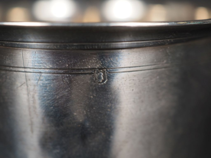 Timbale en argent 925, poinçon Minerve, à décor de liserés. Poids. 72 