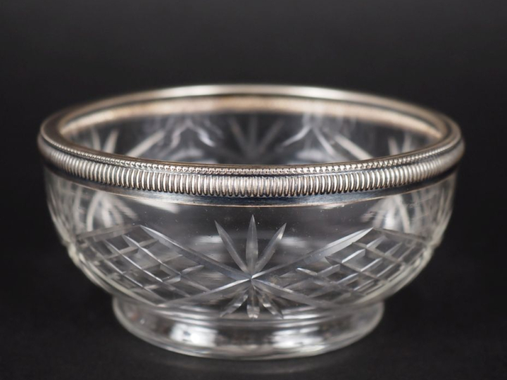 Petit bol en cristal ou verre taillé cerclé d'argent 925, poinçon Mine