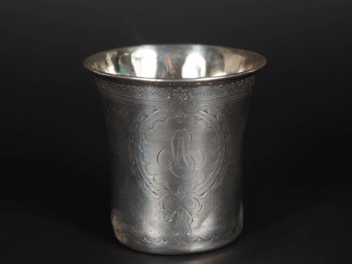 Timbale Napoléon III en argent 925, poinçon Minerve, à décor de monogr