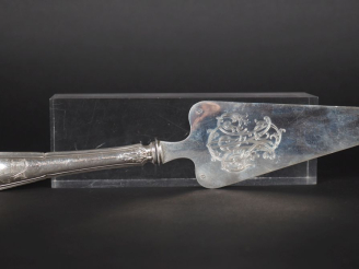 Vente aux enchères Pelle à tarte de style Louis XV en argent 925 et argent fourré, poinço