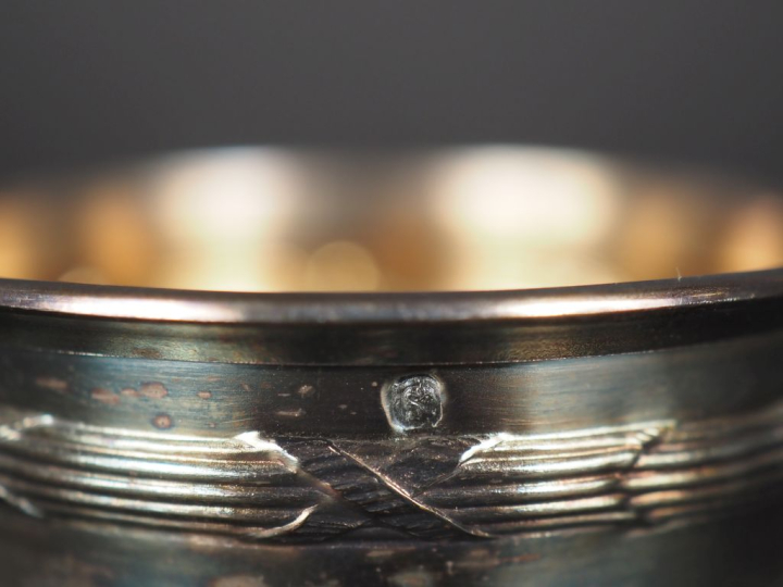 Timbale à fond plat de style Louis XVI en argent 925, poinçon Minerve,