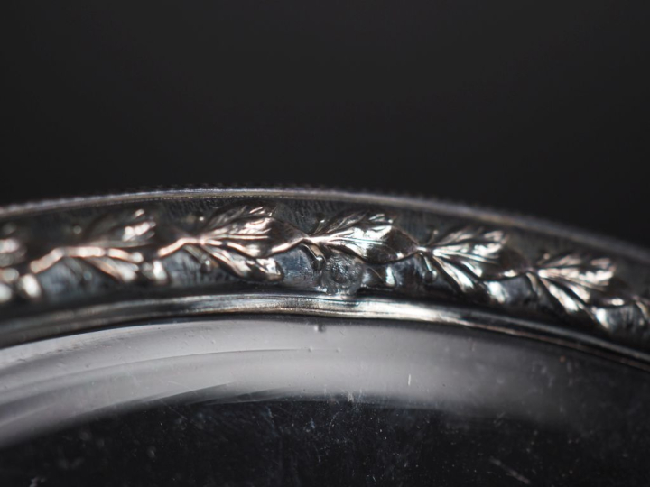 Petit vide-poche en verre et argent 925, poinçon Minerve, à décor de f