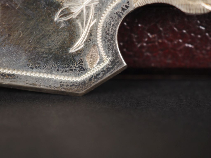 Deux pelles à beurre assorties en argent 925, poinçon Minerve, à décor