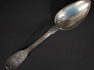Vente aux enchères Grande cuillère en argent 925, poinçon Minerve, modèle à filet.  Monog