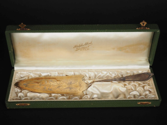 Vente aux enchères Pelle à tarte en argent et argent doré 800 de style Art Nouveau, à déc