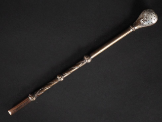 Vente aux enchères Bombilla de mate en argent 800. Long. 21,5 cm Poids tel. 40 g