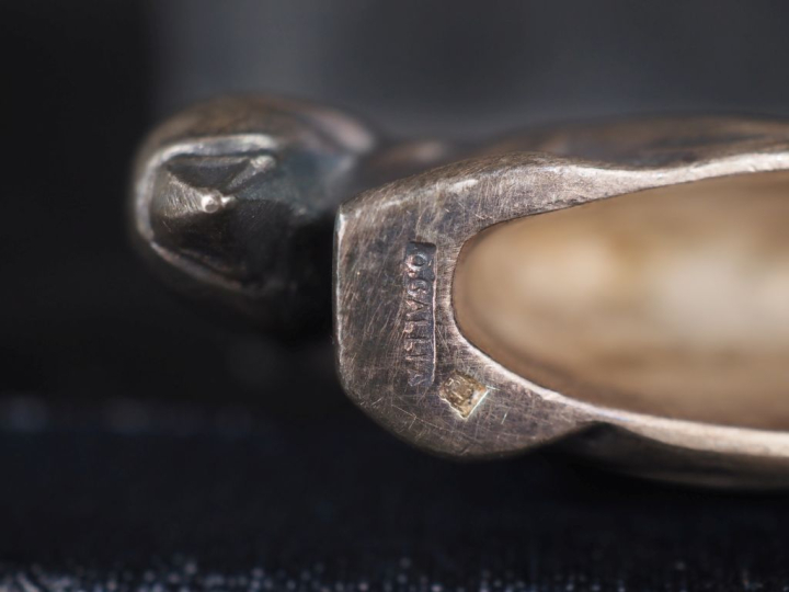 GALLIA Suite de onze porte-couteaux en métal argenté en forme d'animau