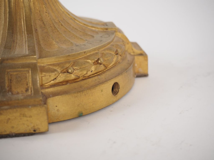LELIEVRE.  Paire de candélabres de style Louis XVI en bronze ciselé et