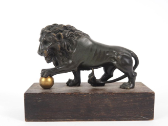 Vente aux enchères Ecole française XIXème.  "le lion de St Marc" Sculpture en bronze à pa