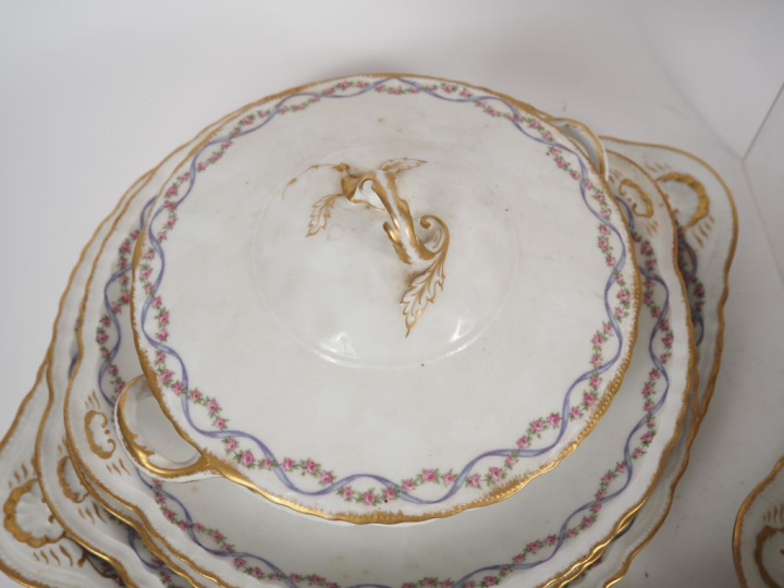 Julien Etienne à Paris.  Grand service de table de style Louis XVI en 