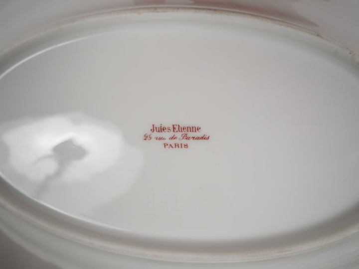Julien Etienne à Paris.  Grand service de table de style Louis XVI en 