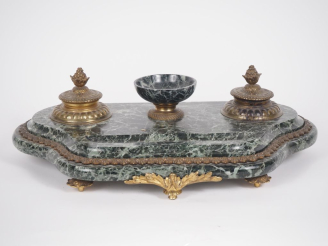Vente aux enchères Encrier Napoléon III de style Louis XVI en marbre vert de mer et bronz