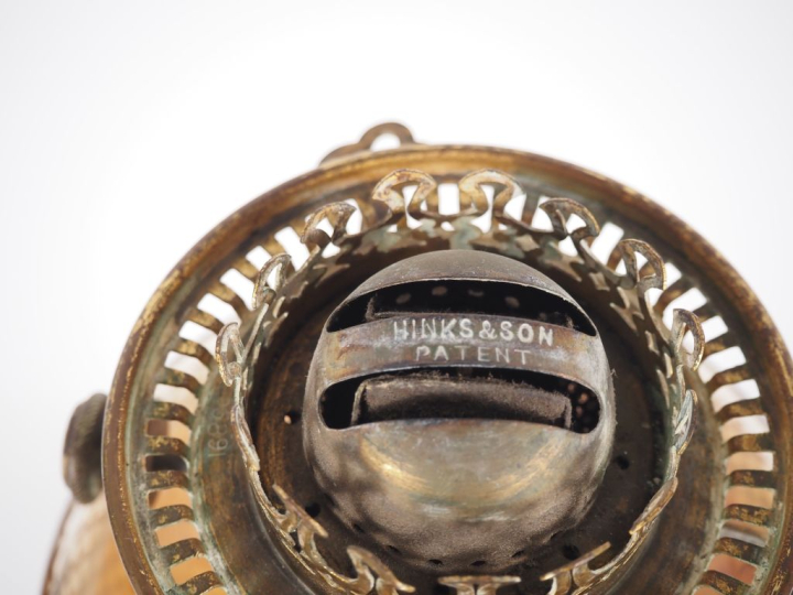 Lampe à pétrole Napoléon III en céramique polychrome et cristal (compl