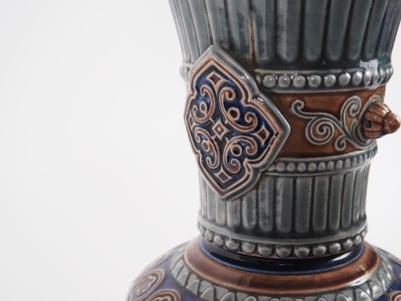 Lampe à pétrole Napoléon III en céramique polychrome et cristal (compl