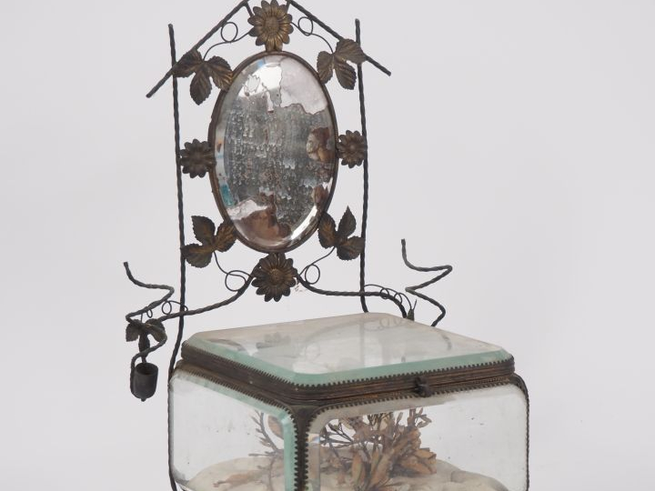 Ecrin à bijoux Napoléon III en verre et laiton.  Dim. 40 x 18,5 x 18,5