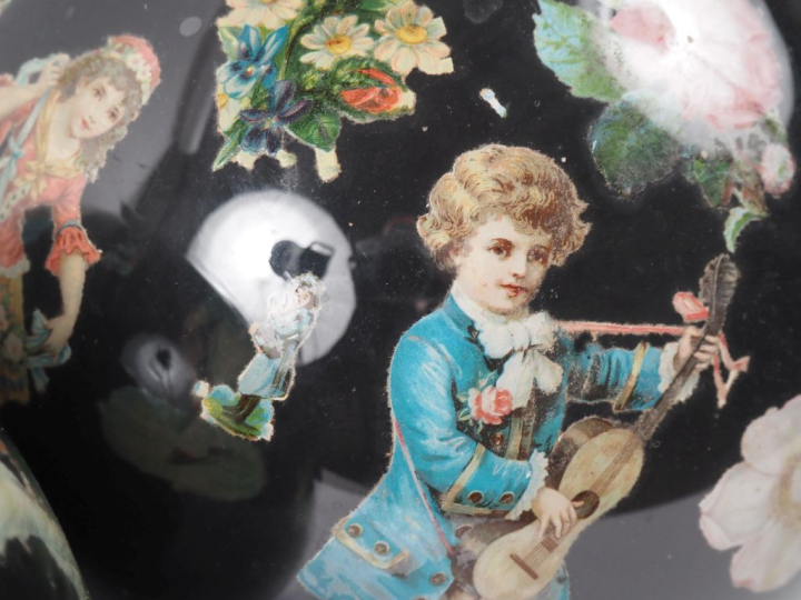 Paire de boules porte perruques 1900 en verre à décor polychrome de pe