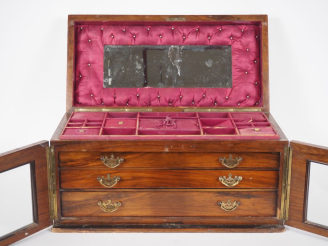 Vente aux enchères Coffret à bijoux de voyage XIXème anglais, ouverture à un abattant à f