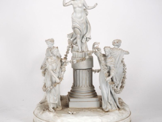 Vente aux enchères Grand groupe en biscuit XIXème "la ronde des muses". (petits accidents
