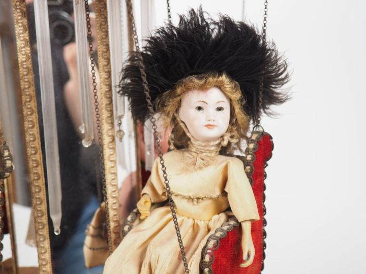 Automate traditionnel fabriqué par Michel Marcu.  Manège mécanique ave