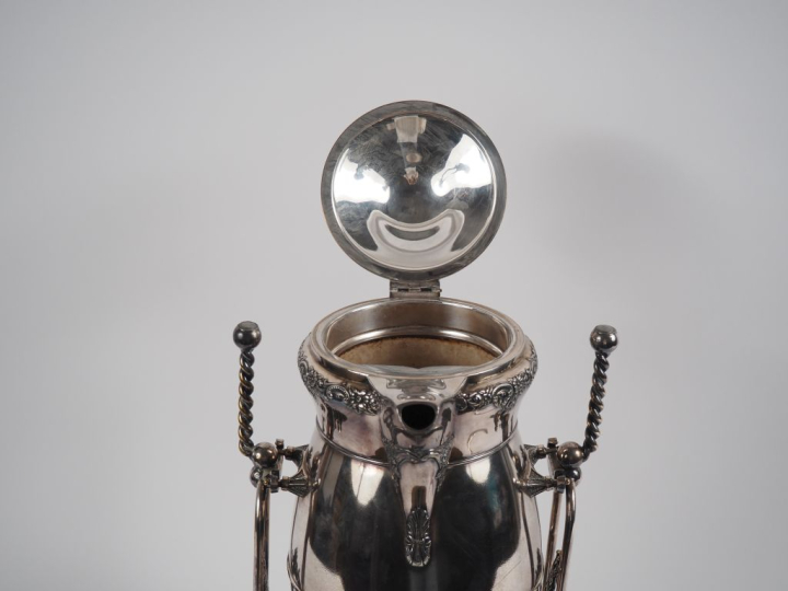 Samovar fin XIXème en métal argenté anglais à décor de frise de fleurs