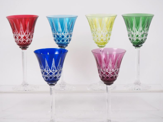 Vente aux enchères SAINT-LOUIS.  6 verres à vin en cristal bicolore  (3 non marqués)